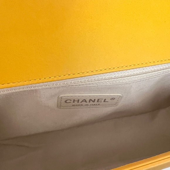 Chanel   Quilted New Medium Boy Flap Bag in yellow - Picture 15 of 16